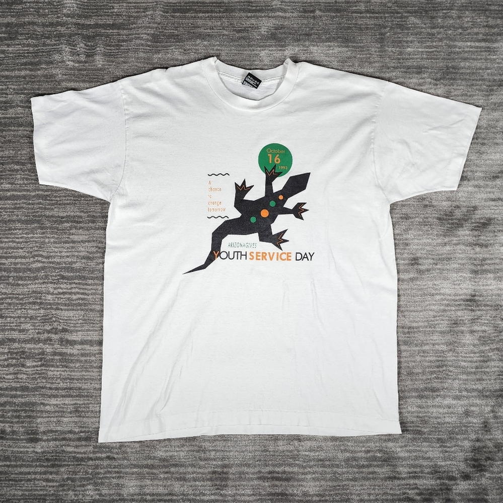Vintage 1993 single-stitch Graphic Tee!